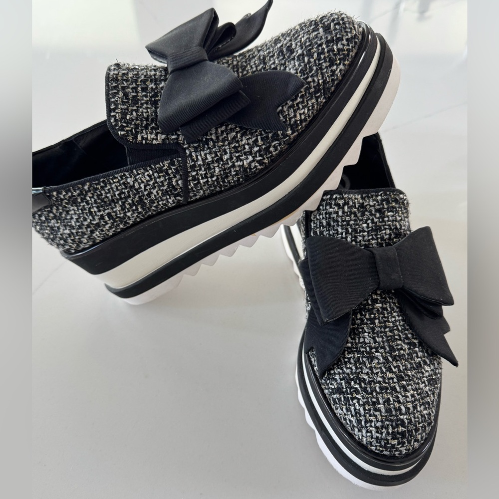 Wishbone Collection - Black and White Bow Flats with Knit Pattern Size 7,5